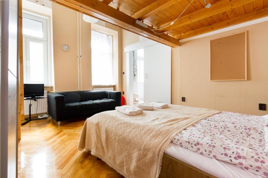 Szentkiralyi 5 - Double Basic In The City Center - Self-Check-In Budapeşte Dış mekan fotoğraf